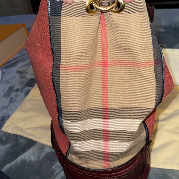 Preloved Burberry Beckett bucket bag burgundy color, great condition. - Picture 10 of 16